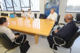 Secretário Ney Leprevost, e presidente da Invest Paraná, Eduardo Bekin, alinham ações para promover o crescimento sócio-econômico sustentável no Estado