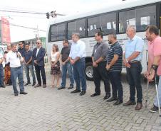 Secretaria da Justiça, Família e Trabalho repassa micro-ônibus adaptado e mais dois veículos para atender idosos de São José dos Pinhais