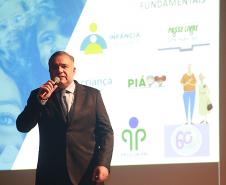 Ney Leprevost apresenta banco de projetos para a área social 