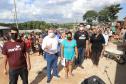Secretaria da Justiça, Cufa, Defesa Civil e Família Solidária entregam cestas básicas para 600 famílias da Vila Torres e comunidade Tiradentes  Com a intenção de minimizar os impactos sociais do coronavírus em famílias que estão na situação de vulnerabilidade social das comunidades Vila Torres e Nova Tiradentes, a rede de voluntários ‘Família Solidária’ da Secretaria da Justiça, Família e Trabalho, a Central Única das Favelas (Cufa) e Defesa Civil entregaram nesta sexta-feira (18) cestas básicas para mais d