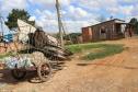 Secretaria da Justiça, Cufa, Defesa Civil e Família Solidária entregam cestas básicas para 600 famílias da Vila Torres e comunidade Tiradentes  Com a intenção de minimizar os impactos sociais do coronavírus em famílias que estão na situação de vulnerabilidade social das comunidades Vila Torres e Nova Tiradentes, a rede de voluntários ‘Família Solidária’ da Secretaria da Justiça, Família e Trabalho, a Central Única das Favelas (Cufa) e Defesa Civil entregaram nesta sexta-feira (18) cestas básicas para mais d