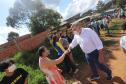 Secretaria da Justiça, Cufa, Defesa Civil e Família Solidária entregam cestas básicas para 600 famílias da Vila Torres e comunidade Tiradentes  Com a intenção de minimizar os impactos sociais do coronavírus em famílias que estão na situação de vulnerabilidade social das comunidades Vila Torres e Nova Tiradentes, a rede de voluntários ‘Família Solidária’ da Secretaria da Justiça, Família e Trabalho, a Central Única das Favelas (Cufa) e Defesa Civil entregaram nesta sexta-feira (18) cestas básicas para mais d