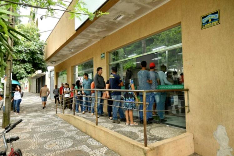 Agência do Trabalhador de Umuarama oferta 2 mil vagas de emprego para nova empresa de abate de aves