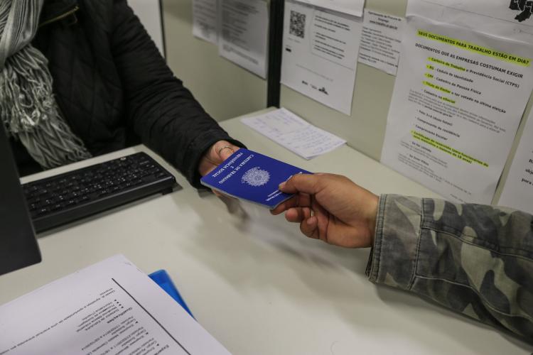 Ageência do Trabalhador de Curitiba oferta vagas para supermercado de Santa Felicidade
