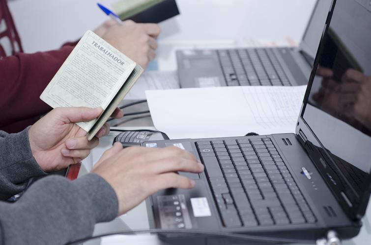 Saldo de empregos cresce 24,2% no Paraná e é o melhor desde 2013