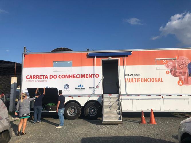 Unidade Móvel da Carreta do Conhecimento chega a Santa Felicidade