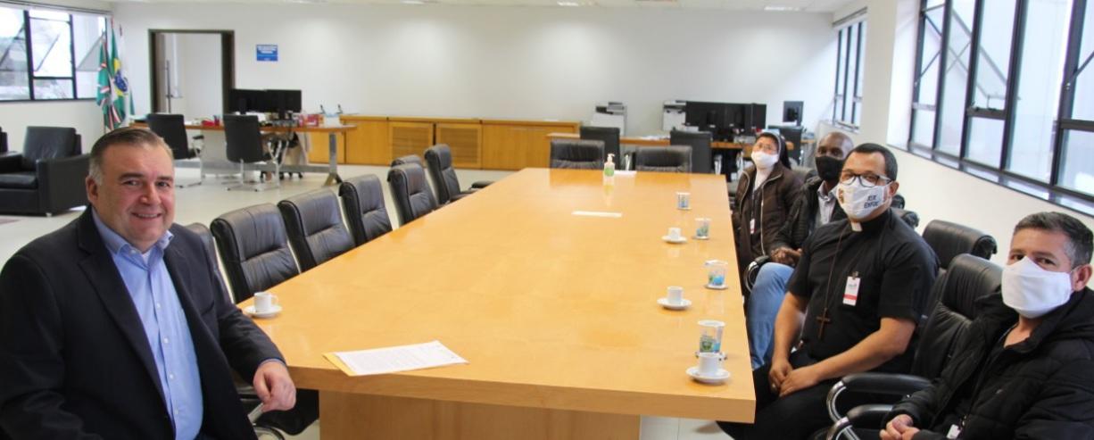 Secretário Ney Leprevost recebe o Frei Kleiton Jesus Ribeiro da Casa dos Servos Sofredores