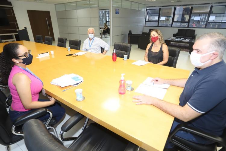 Ney Leprevost fecha parceria com a Google para dar curso de T.I. a 300 jovens paranaenses