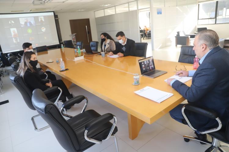 Programa Escola de Formação de Novos Líderes