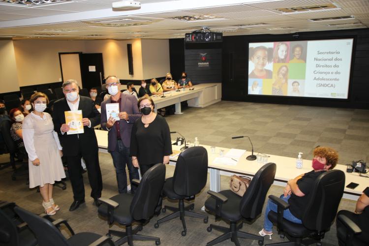 criança e adolescente