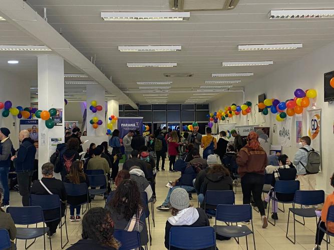 Mutirão LGBTI+ encaminha mais de 200 pessoas para vagas de emprego em Curitiba