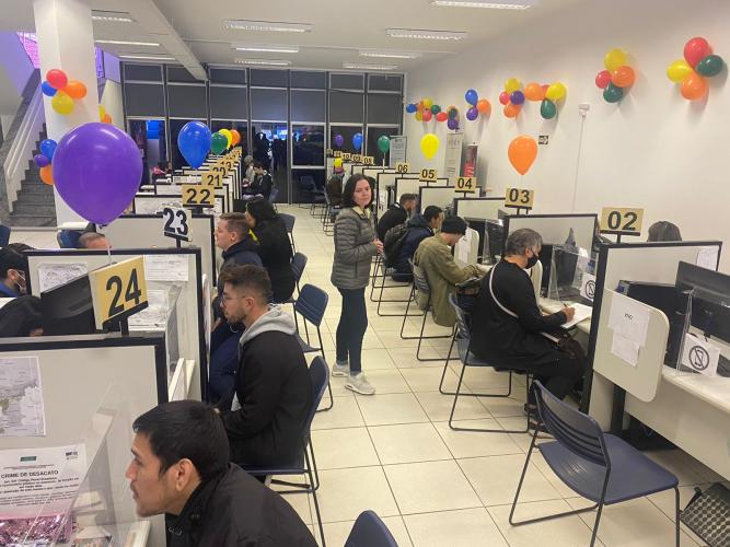 Mutirão LGBTI+ encaminha mais de 200 pessoas para vagas de emprego em Curitiba