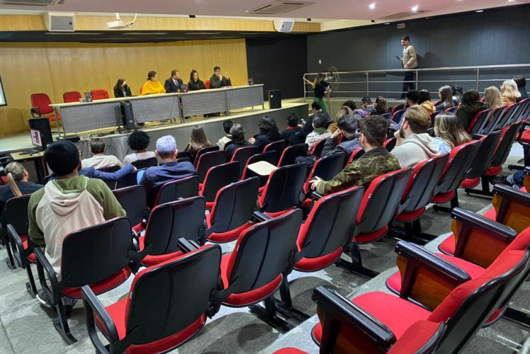 Secretaria da Justiça, Família e Trabalho promove livro que traça perfil da comunidade LGBTI+