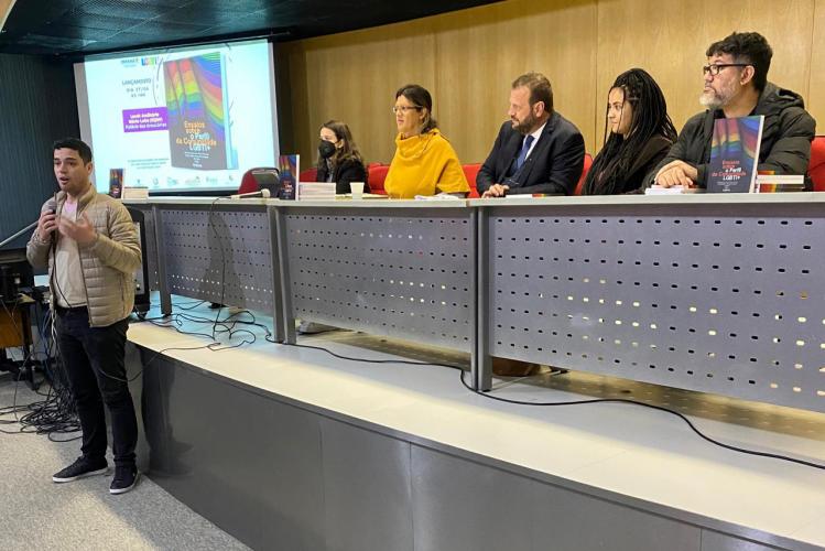 Secretaria da Justiça, Família e Trabalho promove livro que traça perfil da comunidade LGBTI+