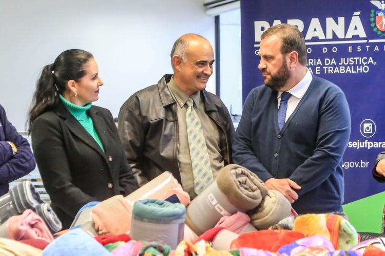 Campanha Aquece Paraná chega ao fim com mais de 40 mil peças de roupa arrecadadas -