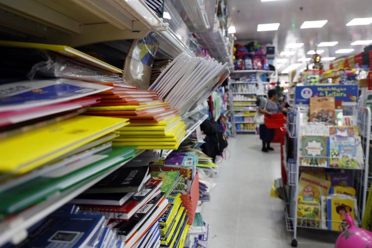 Procon/PR dá dicas para economizar na compra do material escolar
