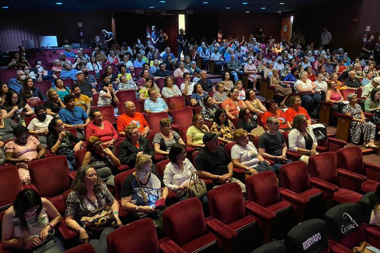 Idoso.PR leva à população de melhor idade acesso à tecnologia e smartphones