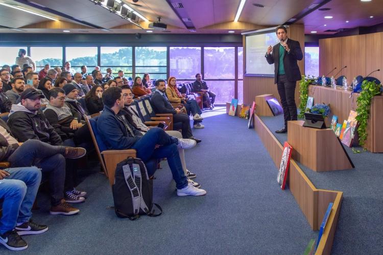 Agentes socioeducativos participam de formação continuada