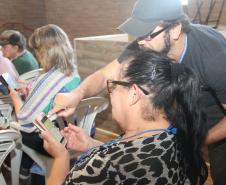 Curso gratuito de smartphone para idosos é sucesso na Paróquia de São Bráz