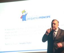 Ney Leprevost apresenta banco de projetos para a área social 