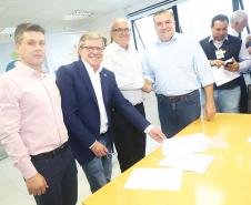 Ratinho Junior, Ney Leprevost e Jorge Lange viabilizam construção de  mais 303 casas para famílias em situação de extrema pobreza