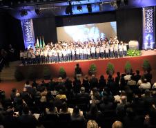 Em evento internacional, Ney Leprevost fala  sobre programas sociais para proteger as famílias