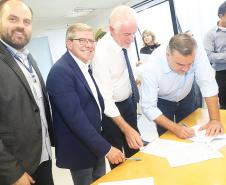 Ratinho Junior, Ney Leprevost e Jorge Lange viabilizam construção de  mais 303 casas para famílias em situação de extrema pobreza