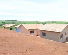 Governo entrega casas populares para famílias de Manoel Ribas