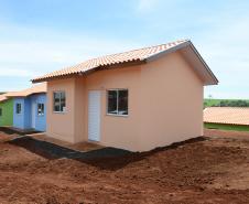 Governo entrega casas populares para famílias de Manoel Ribas