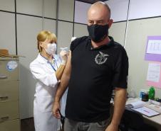 Adolescentes e servidores da Socioeducação do Paraná recebem a segunda fase da vacinação contra o Influenza