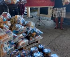 Secretaria da Justiça distribui cestas básicas e bolos no Dia Mundial do Refugiado