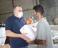 Secretaria da Justiça, Família e Trabalho entrega 1.245 cestas básicas para famílias com crianças e adolescentes de cooperativas dos coletores de materiais recicláveis