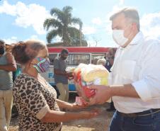 Secretaria da Justiça, Cufa, Defesa Civil e Família Solidária entregam cestas básicas para 600 famílias da Vila Torres e comunidade Tiradentes  Com a intenção de minimizar os impactos sociais do coronavírus em famílias que estão na situação de vulnerabilidade social das comunidades Vila Torres e Nova Tiradentes, a rede de voluntários ‘Família Solidária’ da Secretaria da Justiça, Família e Trabalho, a Central Única das Favelas (Cufa) e Defesa Civil entregaram nesta sexta-feira (18) cestas básicas para mais d