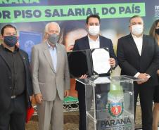 Novo salário mínimo regional entra em vigor no Paraná
