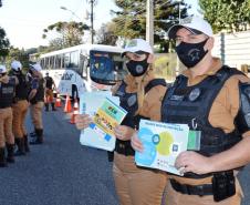 Secretaria de Justiça e Bptran da Polícia Militar realizam blitz educativa na capital paranaense para conscientização sobre violência e abuso contra crianças