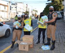 Secretaria de Justiça e Bptran da Polícia Militar realizam blitz educativa na capital paranaense para conscientização sobre violência e abuso contra crianças