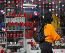 Procon dá dicas para consumidor evitar problemas na compra de presentes para o Dia das Mães