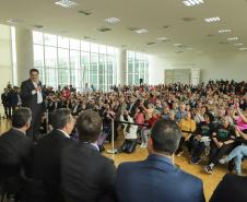 Ratinho Junior sanciona lei da gratuidade das passagens e anuncia programas aos idosos
