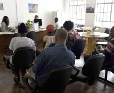 Número de trabalhadores estrangeiros quase dobrou no Paraná entre 2018 e 2022