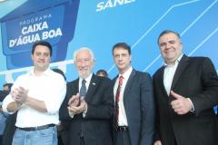 Governador Ratinho Júnior, vice-governador Darci Piana, diretor-presidente da Sanepar Claudio Stabile e o secretário Ney Leprevost