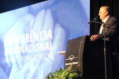 Em evento internacional, Ney Leprevost fala  sobre programas sociais para proteger as famílias