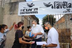Secretaria da Justiça, Cufa, Defesa Civil e Família Solidária entregam cestas básicas para 600 famílias da Vila Torres e comunidade Tiradentes  Com a intenção de minimizar os impactos sociais do coronavírus em famílias que estão na situação de vulnerabilidade social das comunidades Vila Torres e Nova Tiradentes, a rede de voluntários ‘Família Solidária’ da Secretaria da Justiça, Família e Trabalho, a Central Única das Favelas (Cufa) e Defesa Civil entregaram nesta sexta-feira (18) cestas básicas para mais d