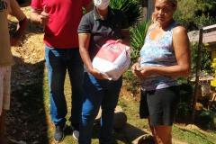 Cestas doadas no “Dia de Solidariedade” são entregues em vilas de Curitiba e Região Metropolitana