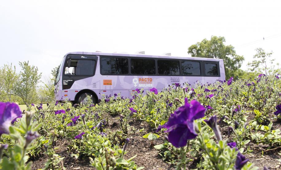 Ônibus lilás leva apoio às mulheres vítimas de violência no Paraná