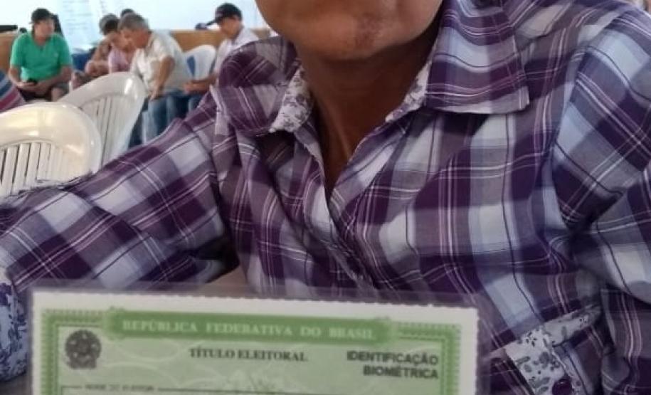 Dona Marisa aos 43 anos faz o primeiro CPF e o primeiro título de eleitor através do Paraná Cidadão