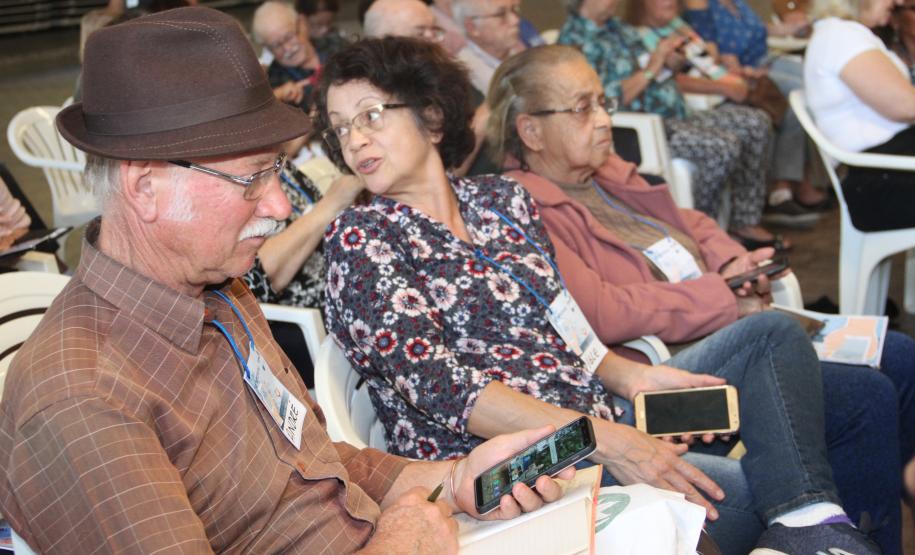 Curso gratuito de smartphone para idosos é sucesso na Paróquia de São Bráz