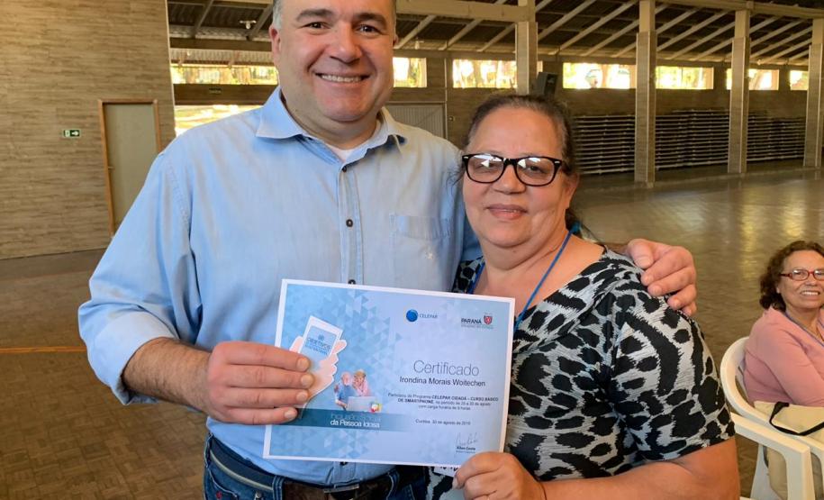 Curso gratuito de smartphone para idosos é sucesso na Paróquia de São Bráz