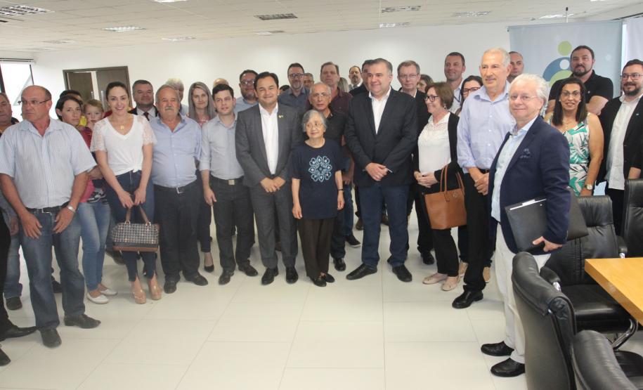 Representantes das Apaes no gabinete