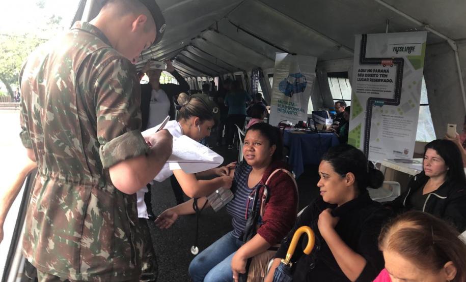 Governo nos Bairros faz mais de 1.000 atendimentos no Sítio Cercado, em Curitiba