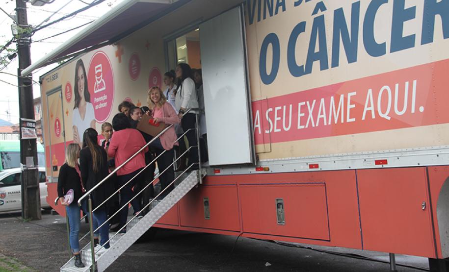 Governo nos Bairros faz mais de 1.000 atendimentos no Sítio Cercado, em Curitiba